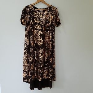 NWOT Elegant Carly Brown with Gold Foil